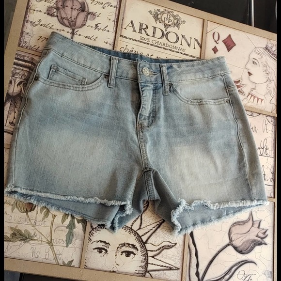 Time and Tru Light Blue Jean Shorts - Picture 1 of 6